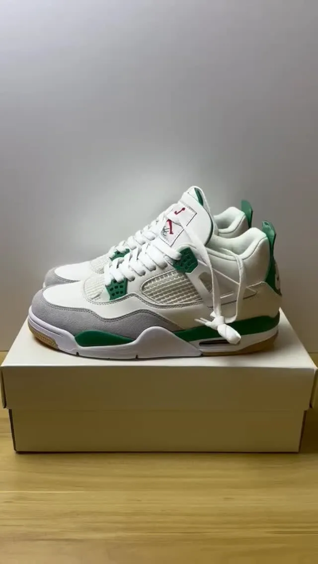 Air Jordan 4 branco, cinza e verde
