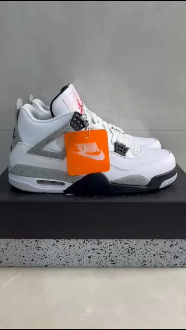 Air Jordan 4 branco e cinza, ângulo 1 de 2