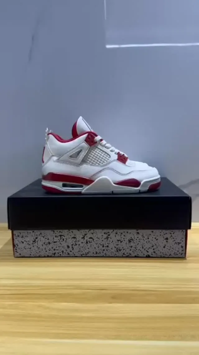 Air Jordan 4 branco e vermelho escuro