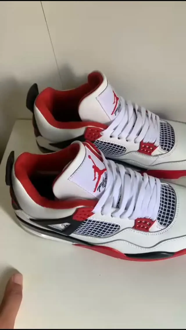 Air Jordan 4 branco e vermelho, ângulo 1 de 2