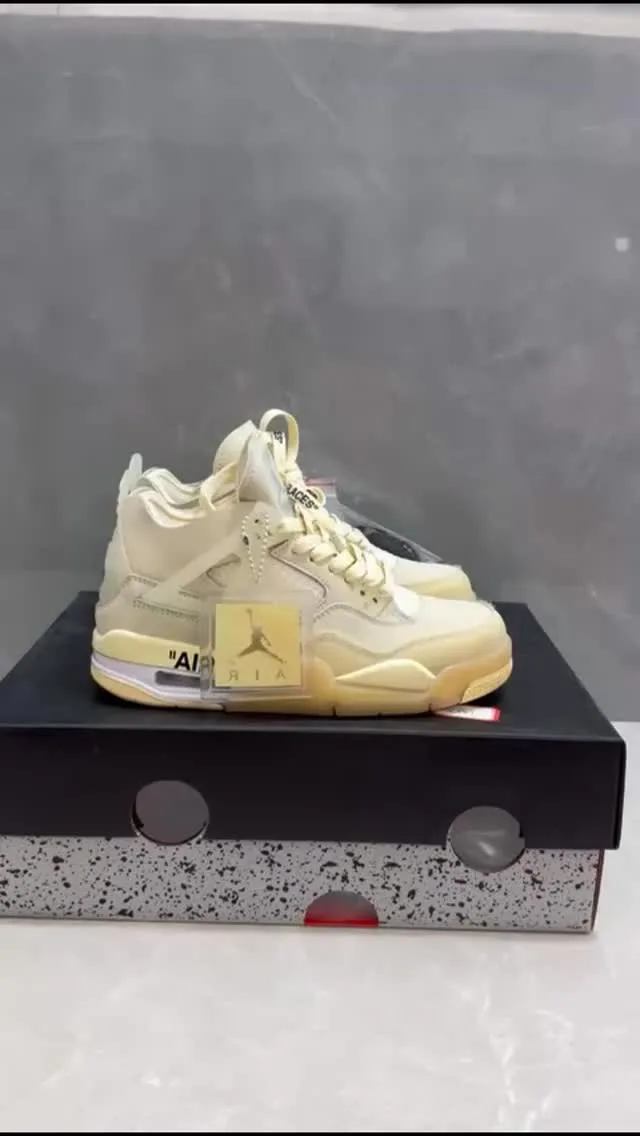 Air Jordan 4 creme