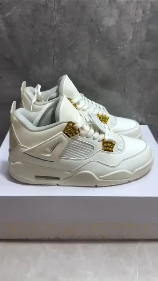 Air Jordan 4 off-white e dourado