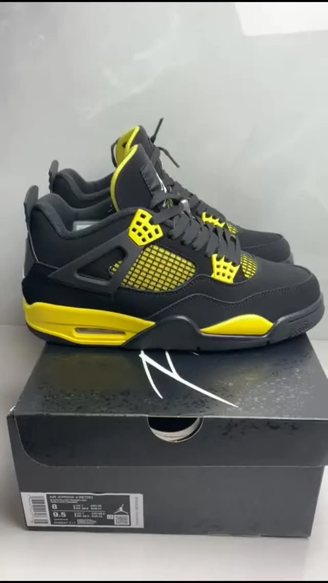 Air Jordan 4 preto e amarelo