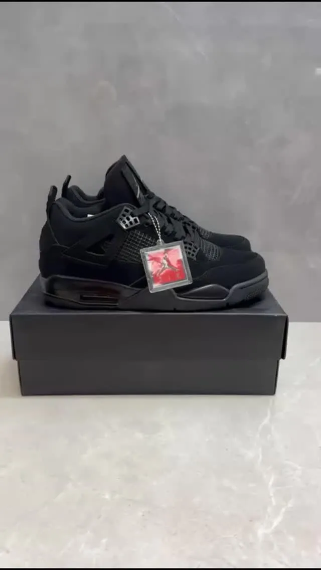 Air Jordan 4 preto
