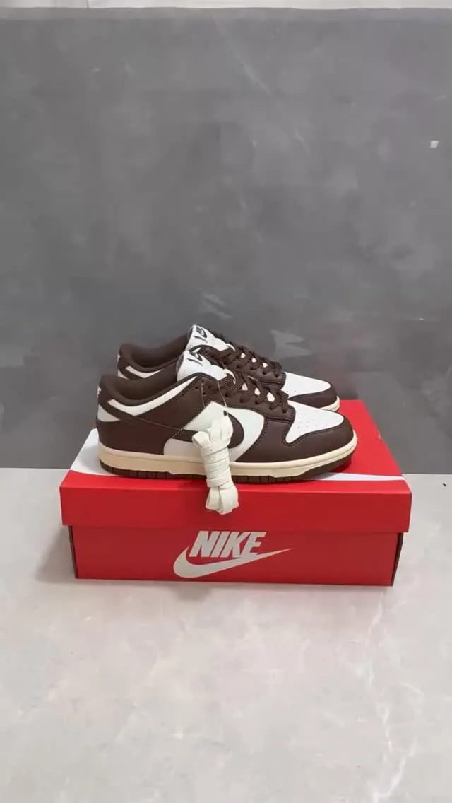 Nike Dunk Low branco e marrom