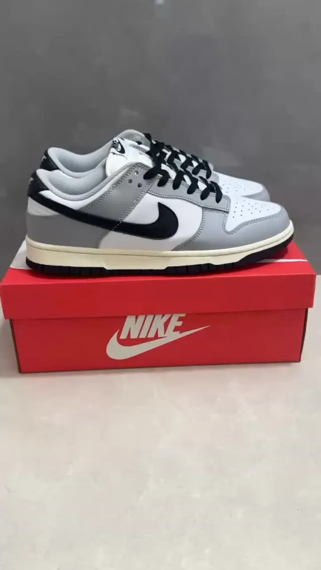 Nike Dunk Low cinza e preto