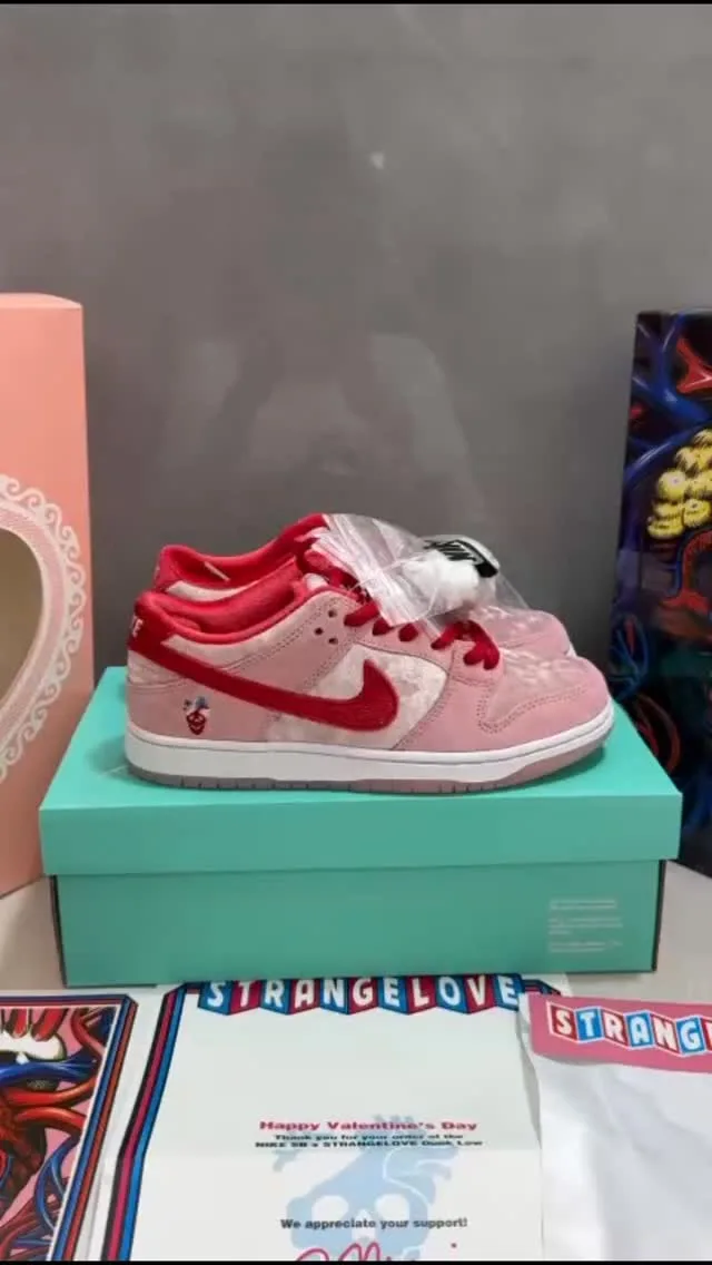 Nike SB Dunk rosa e vermelho