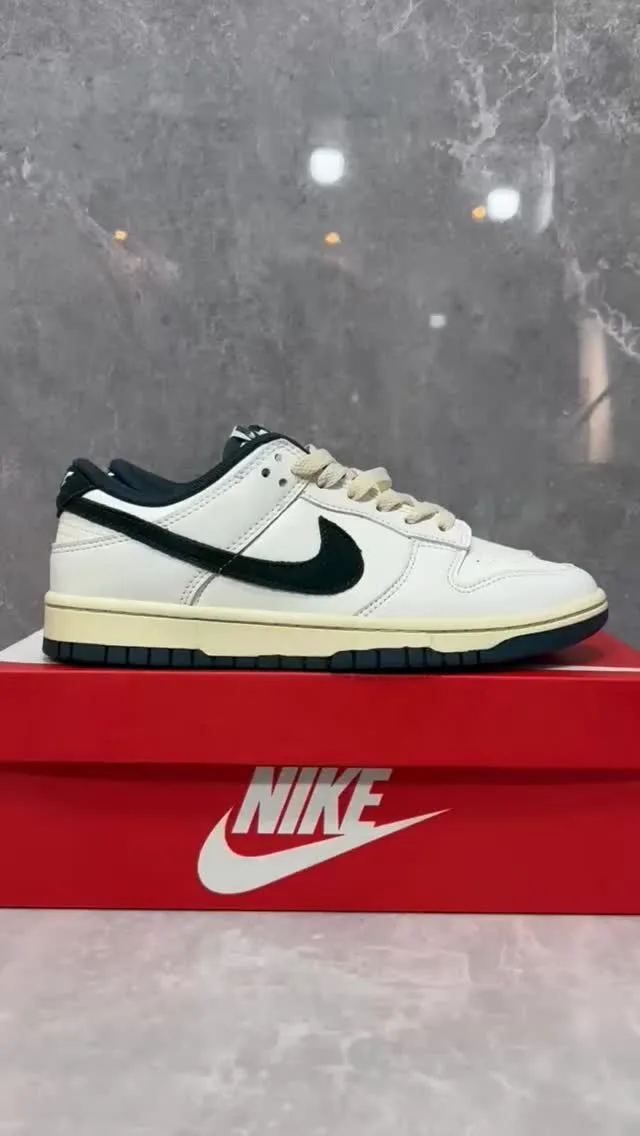 Nike Dunk Low off-white e verde escuro